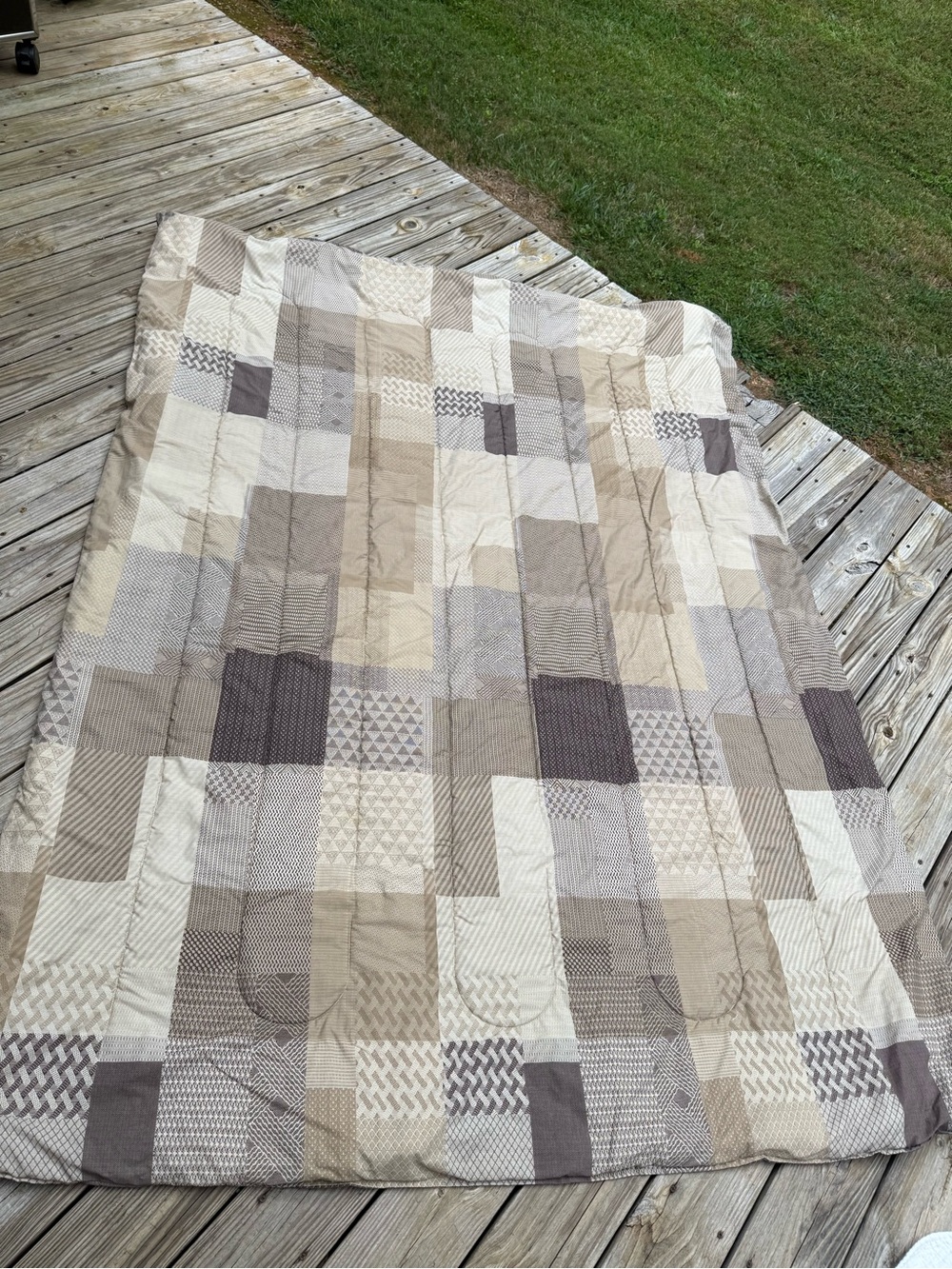 Twin Geometric Patchwork Quilt Comforter in Gray & Cream Like New